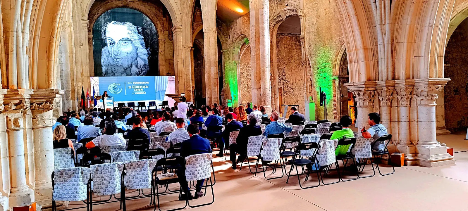 II Fórum de Alimentação Animal — Iluminação, Áudio, LED Wall, Mobiliário — Turnip Portugal
